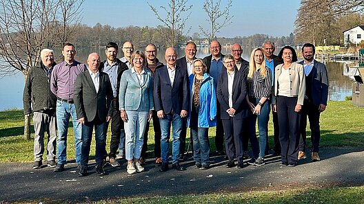 Der Vorstand des Bereiches VII mit seinen Gästen – Fotograf Steffen Lorenz – das Foto nehmen, was besser passt