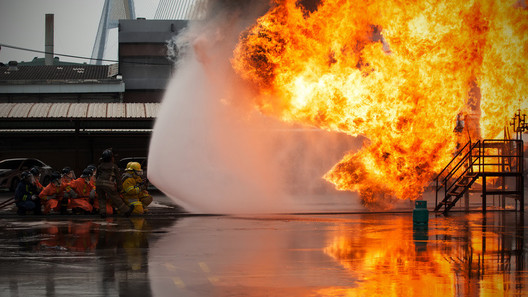 FeuerwehrAusbildung Fotolia c sanchairat