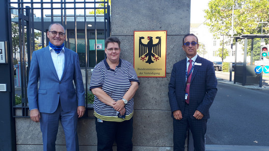 Treffen des Bundesvorsitzenden mit dem Bereichsvorsitzenden VIII, Wolfgang Bernath und Frau Britta Berneit im BMVg Berlin