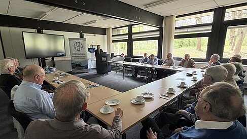 BeitragTreffen_der_Ruhestaendler_Bereich_VIII.