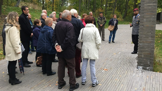 StOGrpen Berlin I & II besuchen Wald der Erinnerung und Einsatzführungskommando