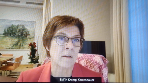 BM'in Annegret Kramp-Karrenbauer verabschiedet sich von den Gremien