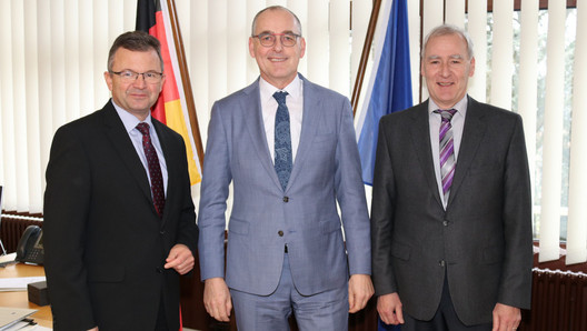 Dr. Liesenhoff im Gespräch mit Präsident Reifferscheid und Prof. Lang